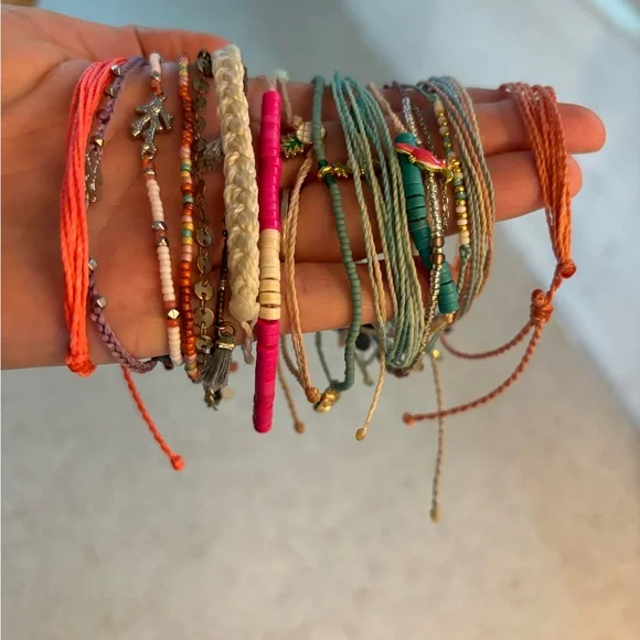 Miscellaneous Pura Vida bracelets - Picture 1 of 2
